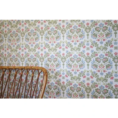 Perinteinen sapluunatapetti Sabloni 68810 Pihlgren ja Ritolalta kuva Hanna Kuuskoski kuva