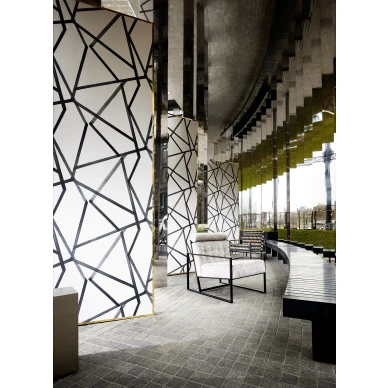 Sumi mustavalkoinen graafinen tapetti olohuoneeseen Harlequinilta image