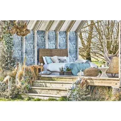 Acropora sininen kukkatapetti makuuhuoneeseen Harlequinilta image