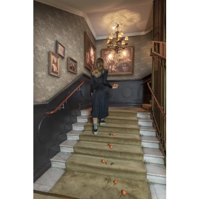 Saint Sebastian beige puutapetti rappukaytavalle Rebel Wallsilta kuva