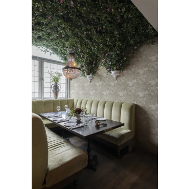 Saint Sebastian beige puutapetti ruokailuhuoneeseen Rebel Wallsilta kuva