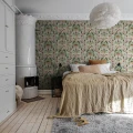 Makuuhuoneen vihrea kukkatapetti Arlon Rebel Wallsilta R17542