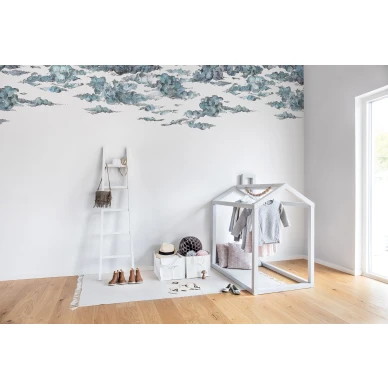 Cotton Skies sinivalkoinen pilvitapetti lastenhuoneeseen Rebel Wallsilta R14512 image
