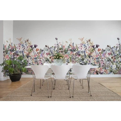 May Meadow pastellinvarinen kukkatapetti ruokailuhuoneen muraltapetti Rebel Wallsilta R14532 kuva