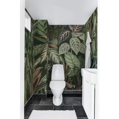 Mischievous Monkeys vihrea viidakkotapetti vieraskylpyhuoneeseen Rebel Wallsilta R14592 image