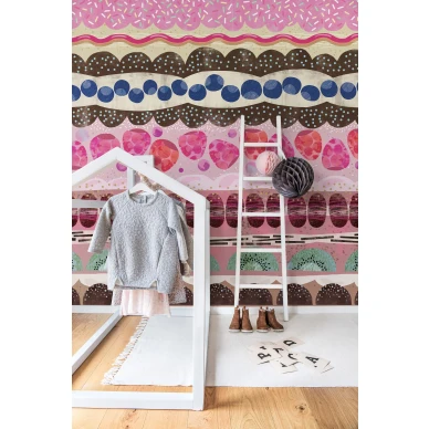 Sugar Stripes roosa karkkitapetti lastenhuoneeseen Rebel Wallsilta R14621 kuva