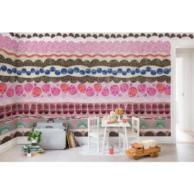 Sugar Stripes roosa raidallinen karkkitapetti Rebel Wallsilta R14621 kuva