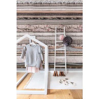 Her Royal Slumber hauska raidallinen prinsessatapetti Rebel Wallsilta R14631 kuva