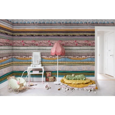 Her Royal Slumber varikas raidallinen tapetti lastenhuoneeseen Rebel Wallsilta R14632 kuva