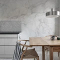 Marble Art valkoinen ylellinen marmoritapetti keittioon Rebel Wallsilta R15181