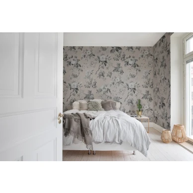 Thorn Rose vaalea romanttinen kukkatapetti makuuhuoneeseen Rebel Wallsilta R13075 image