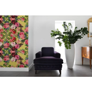 Floral Frida keltainen kukkatapetti olohuoneen muraltapett Rebel Wallsilta R15712 kuva