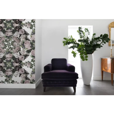 Floral Frida vaaleanroosa kukkatapetti olohuoneeseen Rebel Wallsilta R15713 kuva