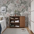Nude Roses pastellinvarinen suurikuvioinen ruusutapetti makuuhuoneeseen Rebel Wallsilta R15851