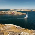 Coast Life saaristomaisema valokuvatapetti Rebel Wallsilta R16501