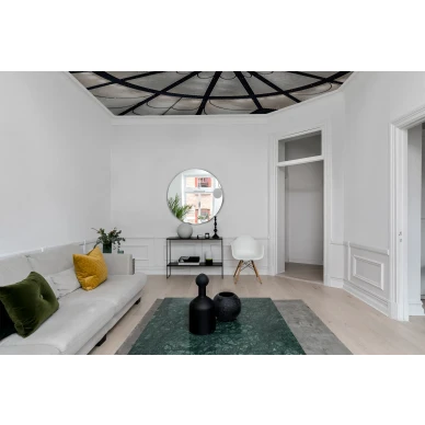 Crystal Ceiling mustavalkoinen kattotapetti olohuoneen sisakattoon Rebel Wallsilta R16120 image