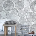 Globes Gathering mustavalkoinen maapallotapetti lastenhuoneeseen Rebel Wallsilta R13882
