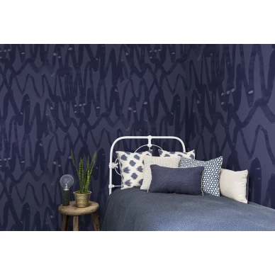 Pulse of Passion sininen graafinen makuuhuoneen muraltapetti Rebel Wallsilta R14093 kuva