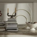 Fountain Centrepiece valkoinen keramiikkakulho katseenvangitsijana Ferm Livingilta