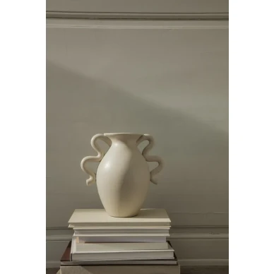 Verso valkoinen klassinen maljakko Ferm Livingilta kuva