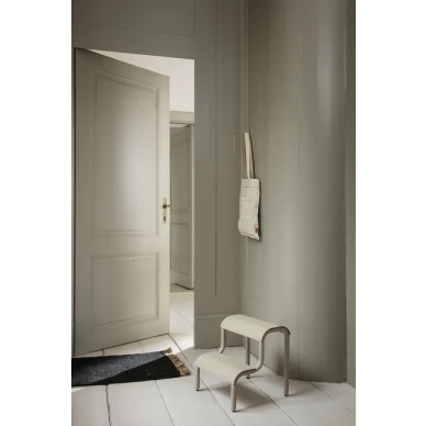 Hang Rack messinkinen vaatenaulakko pieneen tilaan Ferm Livingilta kuva