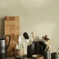 Yama musta moderni kuppi keittioon Ferm Livingilta