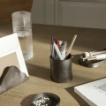 Yama musta moderni kuppi tyohuoneen sailytykseen Ferm Livingilta