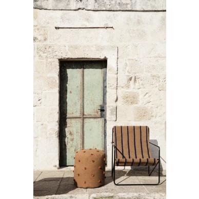 Dot Tufted Pouf ruskea rahi ulkokayttoon Ferm Livingilta kuva