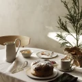 Flow iso valkoinen muki kauniiseen kattaukseen Ferm Livingilta