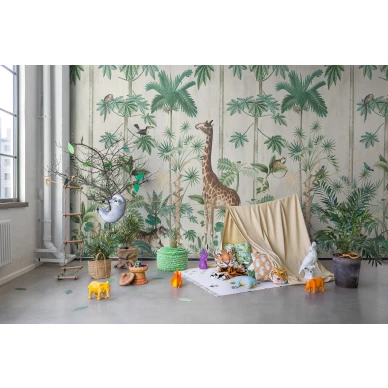 Giraffes stroll vaalea viidakkotapetti lastenhuoneeseen Rebel Wallsilta R16791 kuva