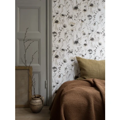 Unenomainen kukkatapetti ruskea Lo Sandbergilta 226 79 kuva