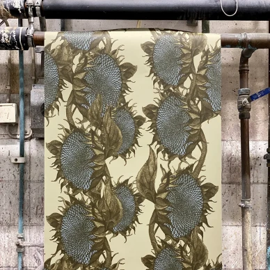 Vera sininen rohkea kukkatapetti Studio Lisa Bengtssonilta 1359 image