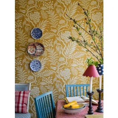 Cornucopia keltainen lehtitapetti ruokailuhuoneeseen Langelid von Bromssenilta 21 77 image