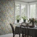 Blomsterhav monivarinen kukkatapetti ruokailuhuoneeseen Borastapeterilta 2053