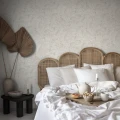 Anna vaalea beige kaislatapetti makuuhuoneeseen Sandbergilta S10109