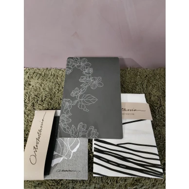 Joulupaketti musta leikkuulauta mustavalkoinen keittiopyyhe ja mustat ratit image