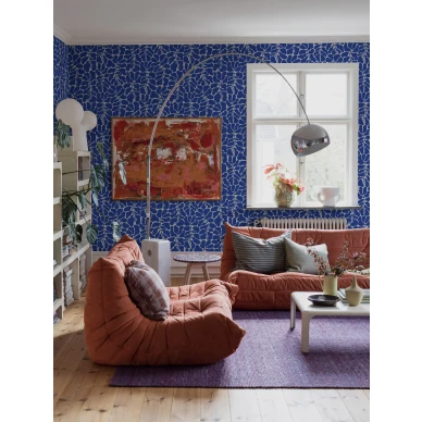 Sininen olohuoneen tapetti My Secret Garden lehtikuviolla Borastapeterilta 2072 image