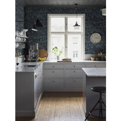 Sininen keittiotapetti Pangsurr leikkimielisella kukkakuviolla Borastapeterilta 2084 image