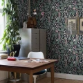 Tyohuoneen tumma kukkatapetti Turgras Borastapeterilta 2090