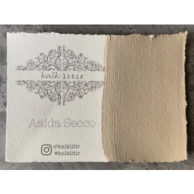 Aaida Secco beige kalkkimaali joka taittuu keltaiseen Kalklitir kuva