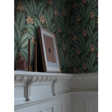 Vihrea olohuoneen tapetti Hidden Ivy lehtikuviolla Borastapeterilta 2250 kuva