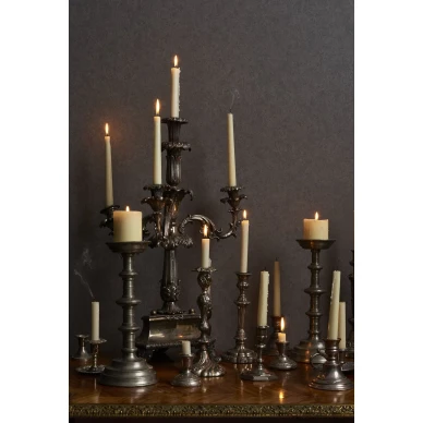 Olohuoneen tumma tapetti Cole et Sonilta Cordovan 106 4060 kuva