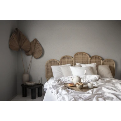 Makuuhuoneen vaalea tapetti Sandbergilta kukkakuviolla Stella S10122 kuva