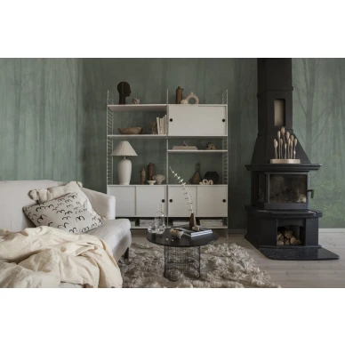 Olohuoneen vihrea tapetti Sandbergilta vihrealla metsakuviolla Skog 622 08 image