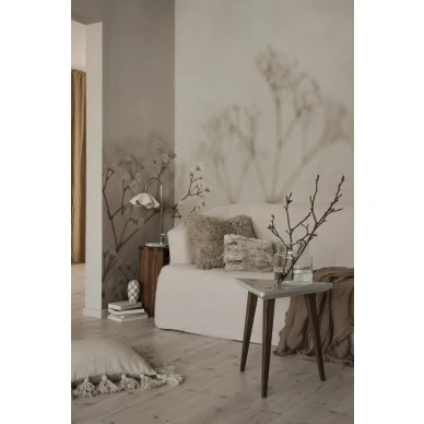 Olohuoneen muraalitapetti Julia beige roosalla kukkakuviolla Sandbergilta S10130 kuva