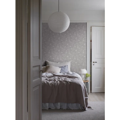 Makuuhuoneen tapetti Borastapeterilta harmaa Angsblomma 3274 image