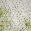 Designers Guildin grafiitinharmaa ruudullinen tapetti