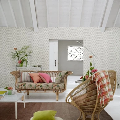 Olohuoneen ruututapetti Designers Guildilta Pergola Trellis kivenharmaa image
