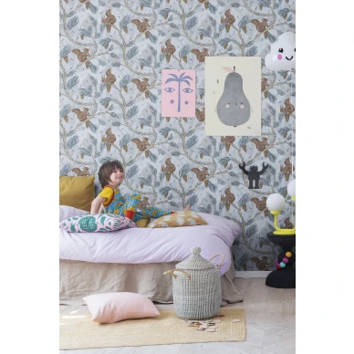 Lastenhuoneen tapetti Rebel Wallsilta sininen oravakuvio Squirrel Mountain R17982 image