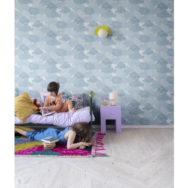 Lastenhuoneen sininen pilvitapetti Happy Clouds Rebel Wallsilta R18142 kuva